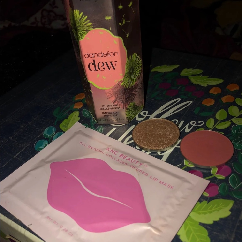 HIGHLIGHTER, BLUSH, AND LIP MASK BUNDLE